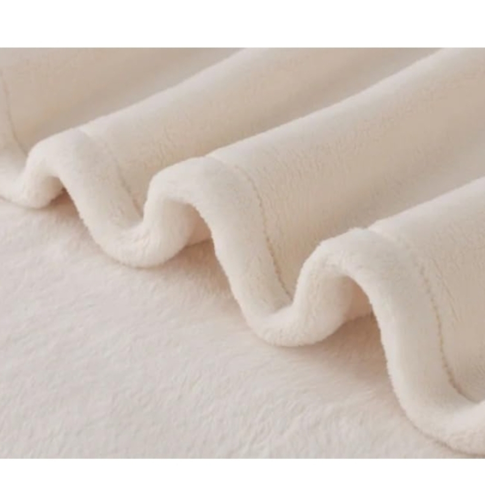 Berkshire Blanket Classic Extra-Fluffy™ Plush Blanket King Size, Soft Fuzzy Fluf - Picture 6 of 9